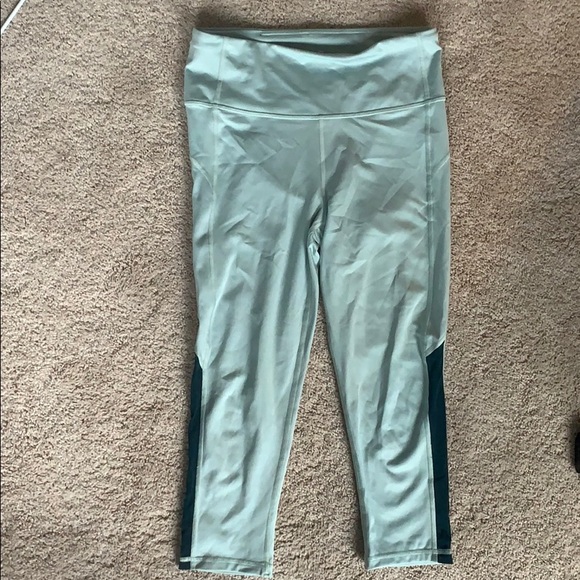 GapFit Eclipse Capri Leggings - Picture 1 of 5